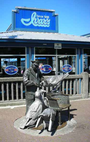 Ivar Haglund statue - cropped.jpg